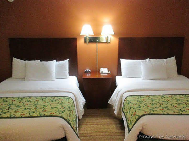 Red Carpet Inn And Suites Plymouth Exteriör bild
