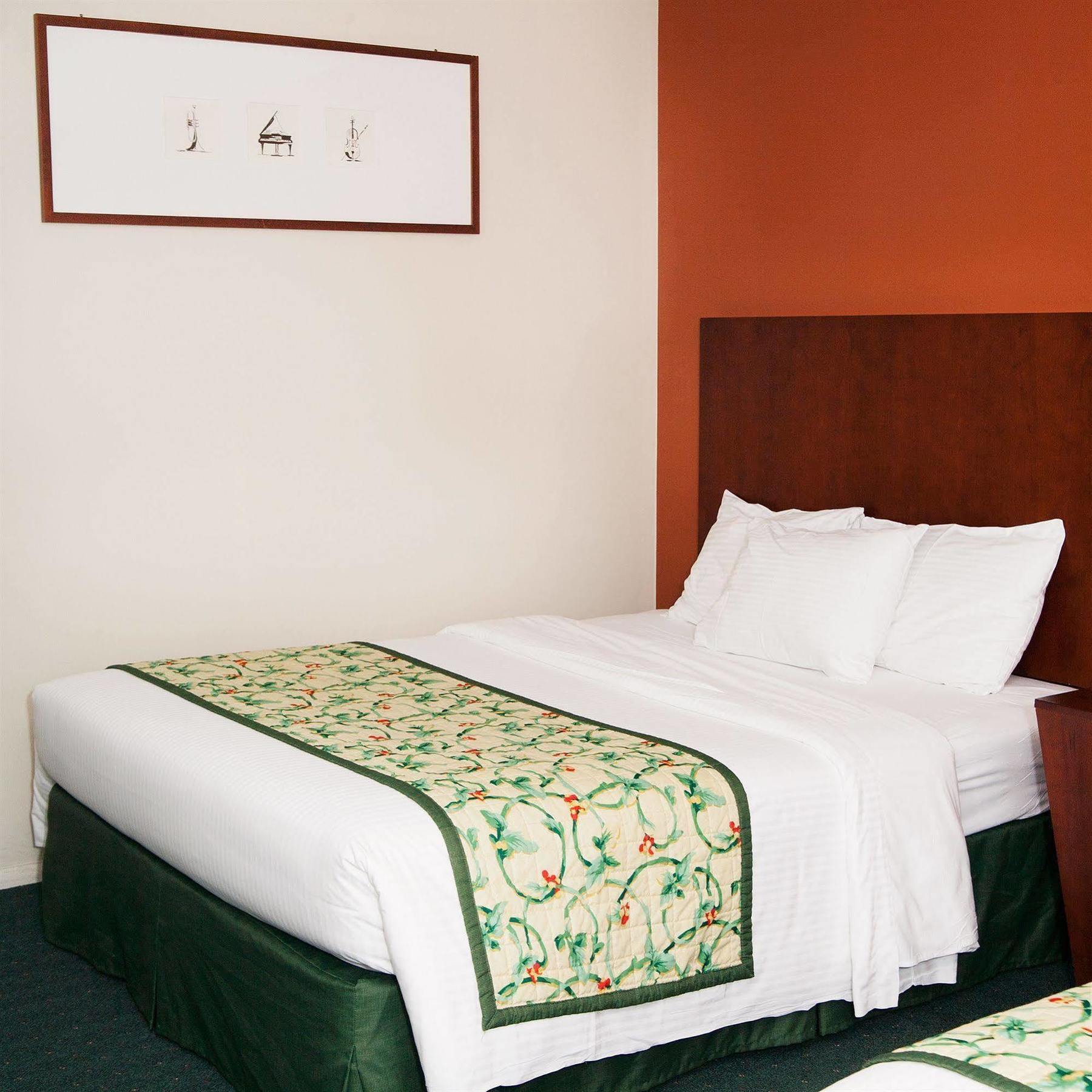 Red Carpet Inn And Suites Plymouth Exteriör bild