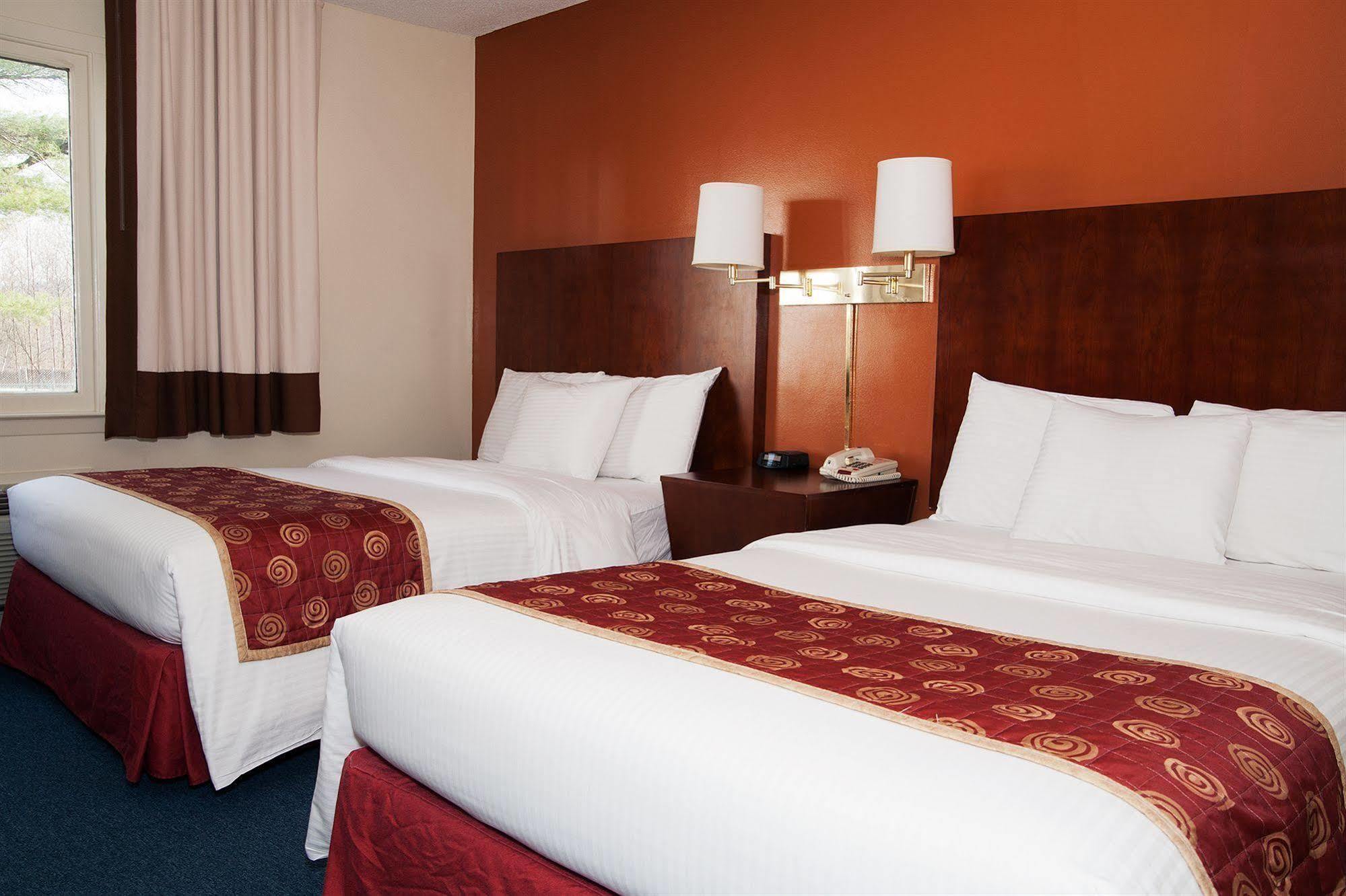 Red Carpet Inn And Suites Plymouth Exteriör bild