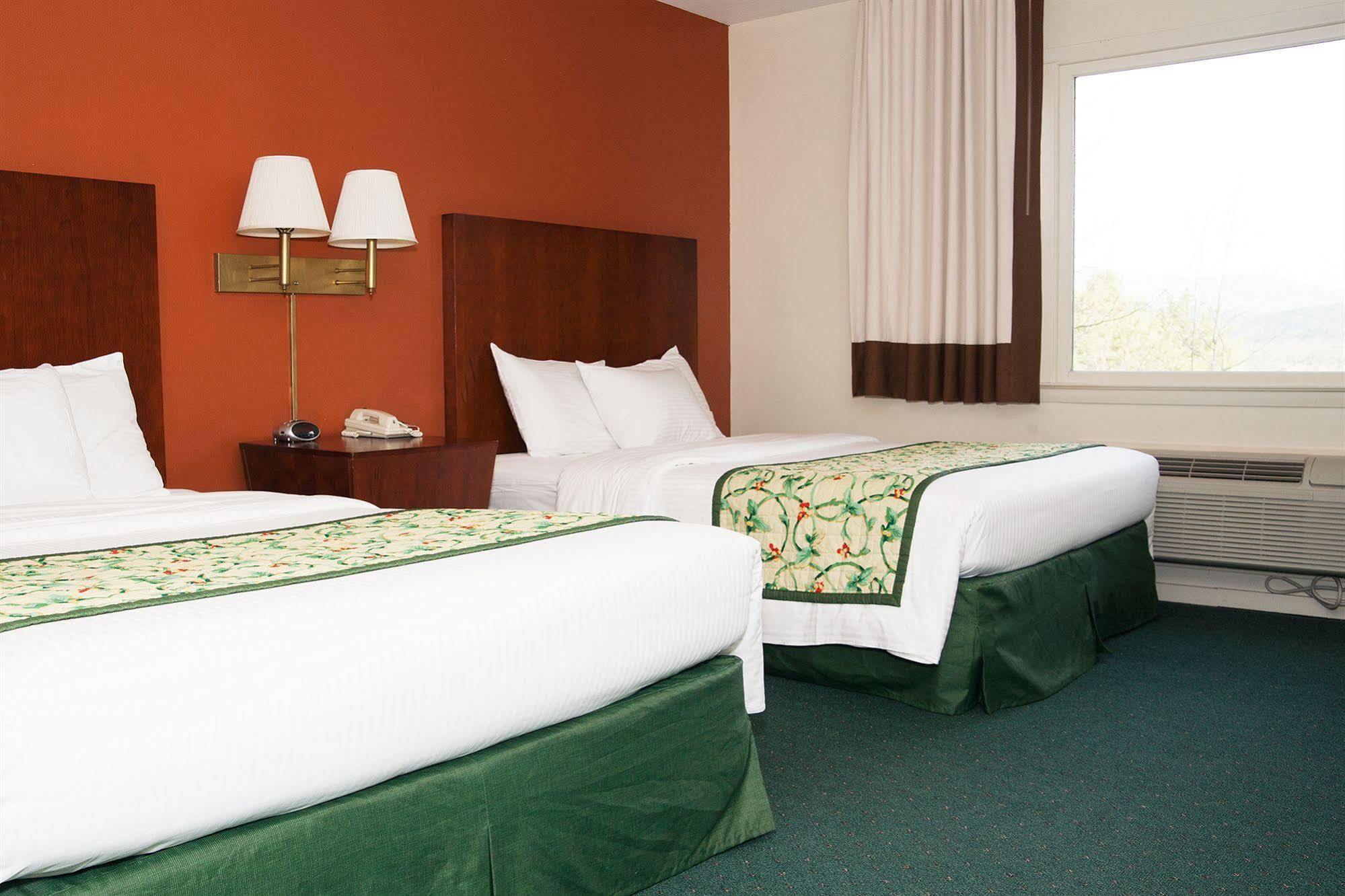 Red Carpet Inn And Suites Plymouth Exteriör bild