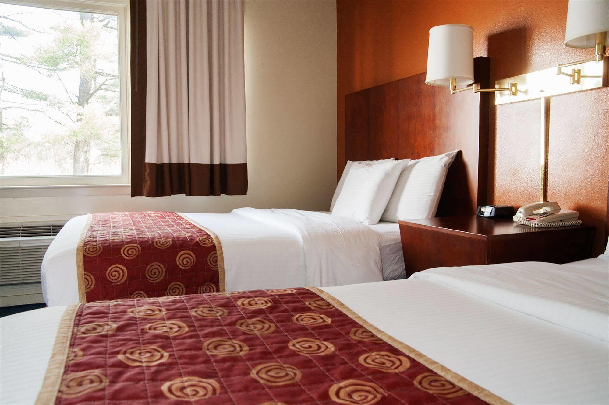Red Carpet Inn And Suites Plymouth Exteriör bild