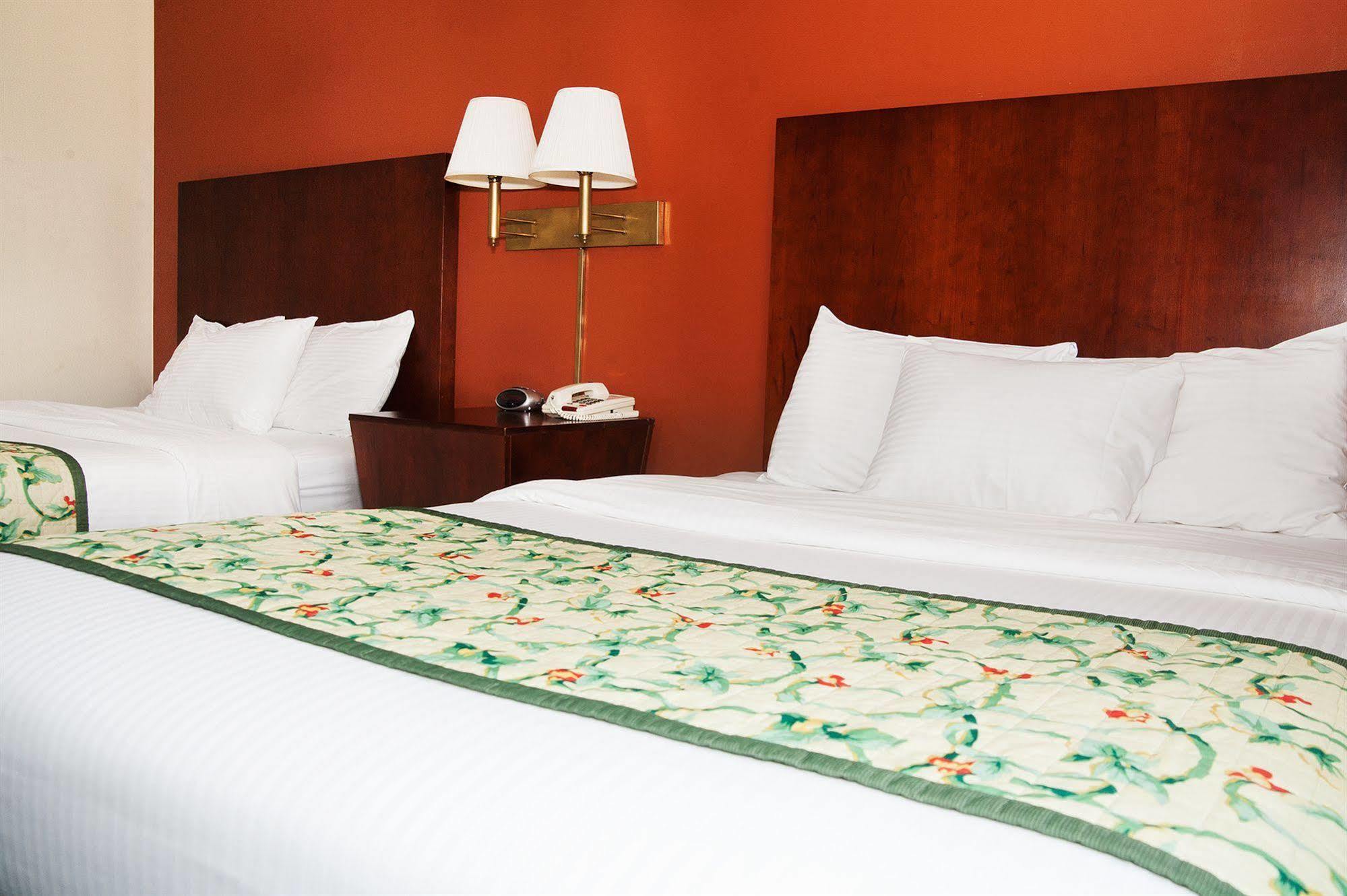 Red Carpet Inn And Suites Plymouth Exteriör bild